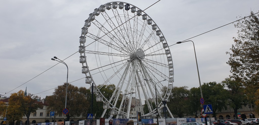 Wheel of Łódź już stoi. Czy ogromny diabelski młyn podbije serca łodzian? [WIDEO + ZDJĘCIA]  - Zdjęcie główne