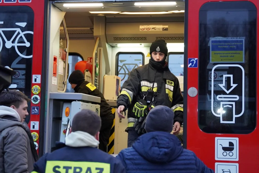 Marszałek województwa łódzkiego wysłał pociąg ŁKA po uchodźców z Ukrainy