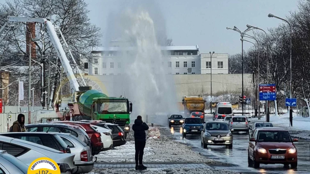 Gejzer na Górnej niczym na Islandii. Ulicę przez blisko godzinę zalewała woda - Zdjęcie główne