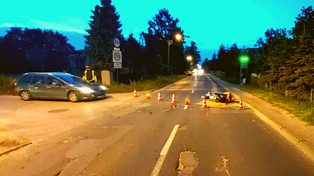 Pijany motocyklista prawie się zabił i doprowadził do wypadku. Groźne zdarzenie na Pomorskiej [ZDJĘCIA] - Zdjęcie główne