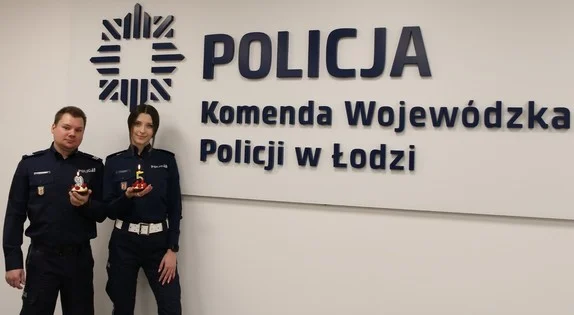 Dziś świętuje swoje piąte urodziny, a już służy w policji. Wyjątkowy dzień na służbie - Zdjęcie główne