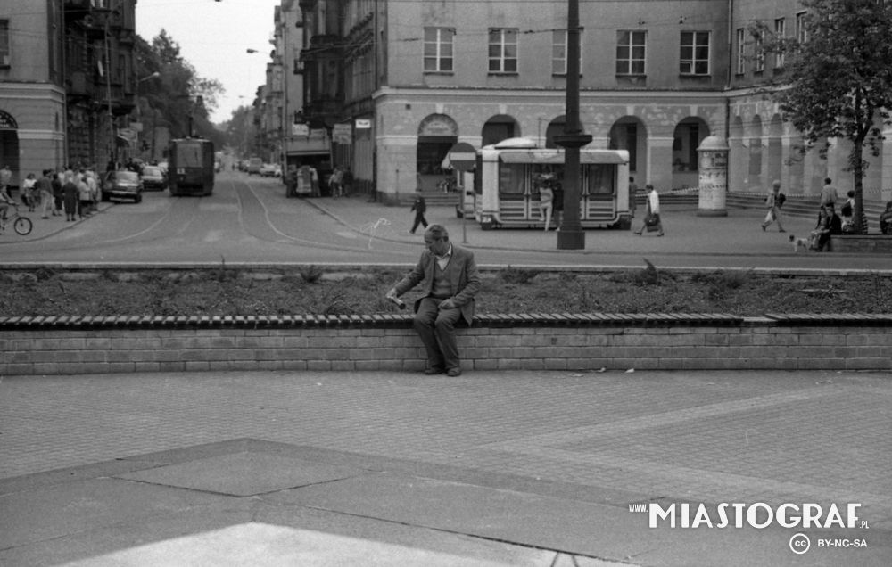 Łódź w początkach lat 90. Rozpoznajecie te miejsca? [galeria]  - Zdjęcie główne