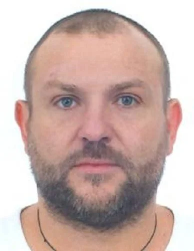 TKACZYK RADOSŁAW, urodzony 07.04.1976. Podstawy poszukiwań: Art. 148 § 1 Zabójstwo - typ podstawowy. Poszukiwany przez KMP Wydział Kryminalny, 26-600 Radom, ul. 11 Listopada 37/59 telefon: 47 701 22 24, email: kryminalny.kmpradom@ra.policja.gov.pl.