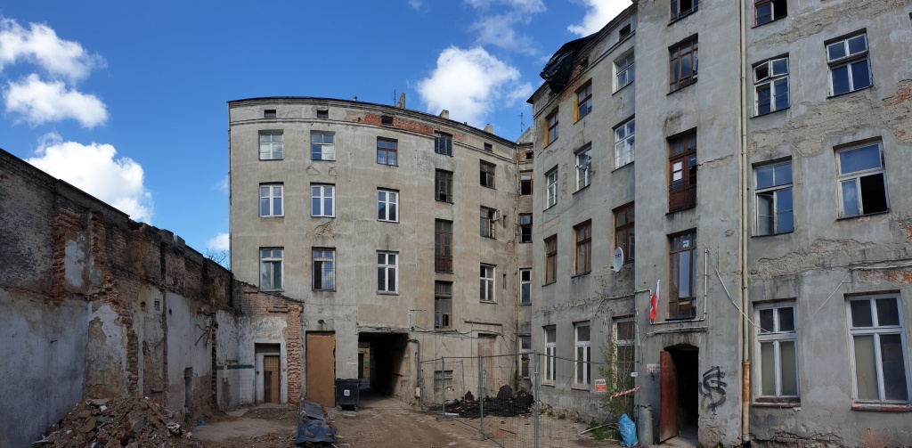 Kamienica przy ul. Kilińskiego 100 w Łodzi. Jej lokatorzy zostali bez dachu nad głową (fot. Bartosz Jankowski - TuŁódź.pl)