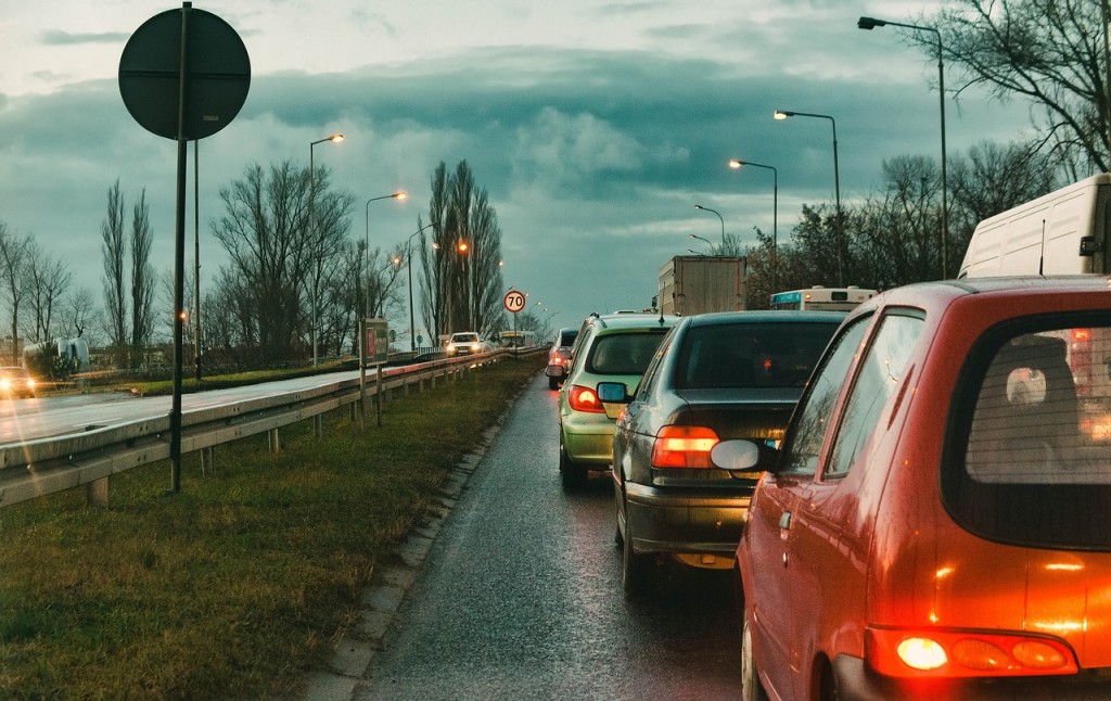 Rząd szykuje zmiany w prawie o ruchu drogowym. Dojdą dwa nowe obowiązki dla kierowców - Zdjęcie główne