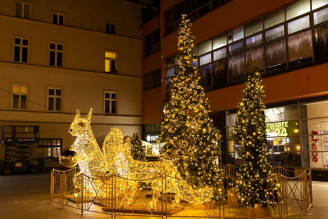 Świąteczne iluminacje na ulicy Piotrkowskiej w Łodzi