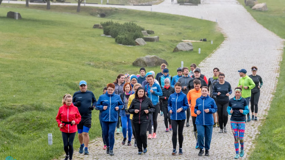 Slow jogging, nordic walking, joga – aktywni seniorzy mają mnóstwo możliwości [PORADNIK] - Zdjęcie główne