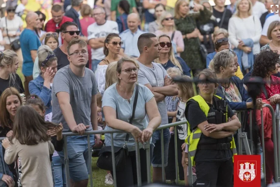 Zakończenie lata w Parku Miejskim w Zgierzu. „ZgJeżoGranie”, koncerty, pokazy świetlne i wiele więcej [harmonogram] - Zdjęcie główne