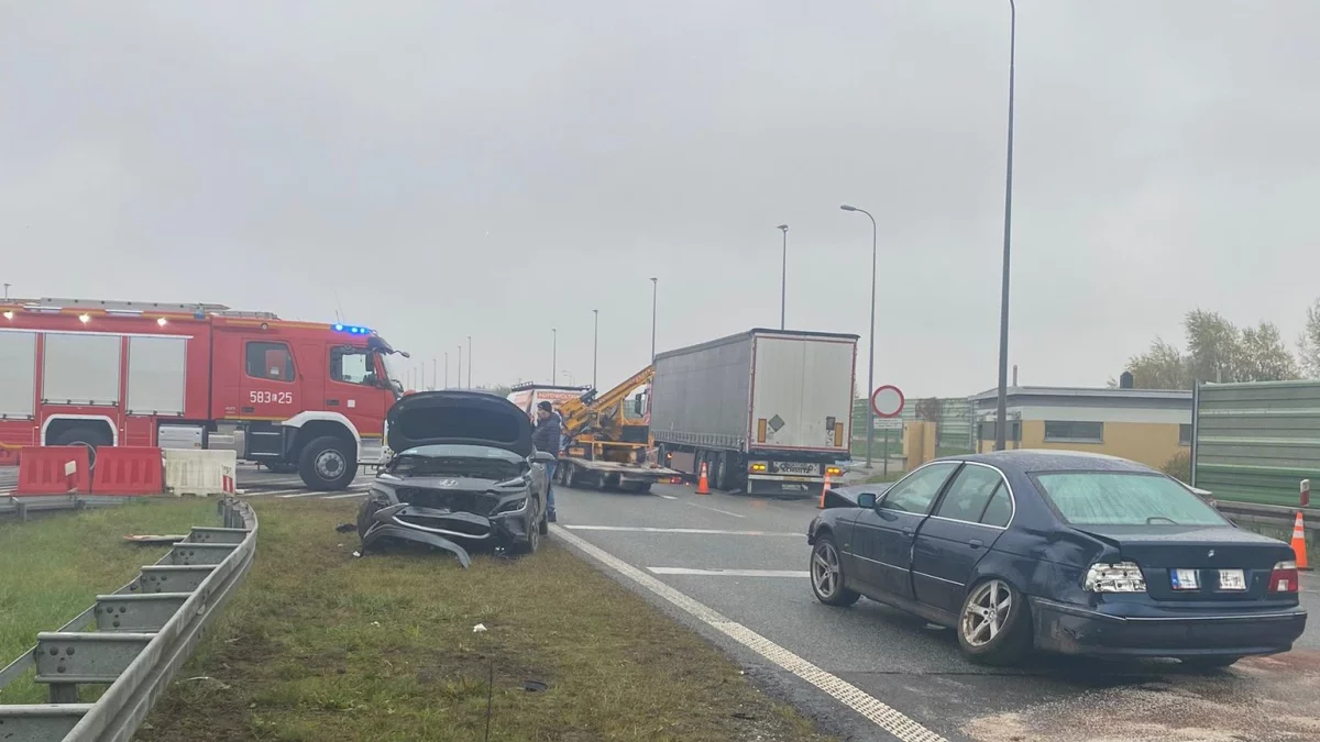 Zderzenie na węźle autostrady A2 Łódź-Północ. Poważne utrudnienia dla kierowców - Zdjęcie główne