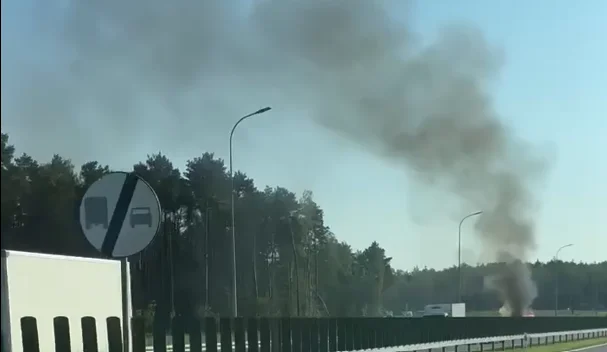 Na S14 auto stanęło w płomieniach. Pożar przy węźle Emilia - Zdjęcie główne