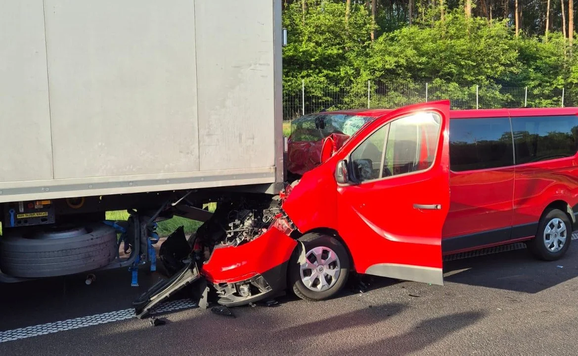 Poważny wypadek na A2. 8 osób rannych, lądował LPR [ZDJĘCIA] - Zdjęcie główne