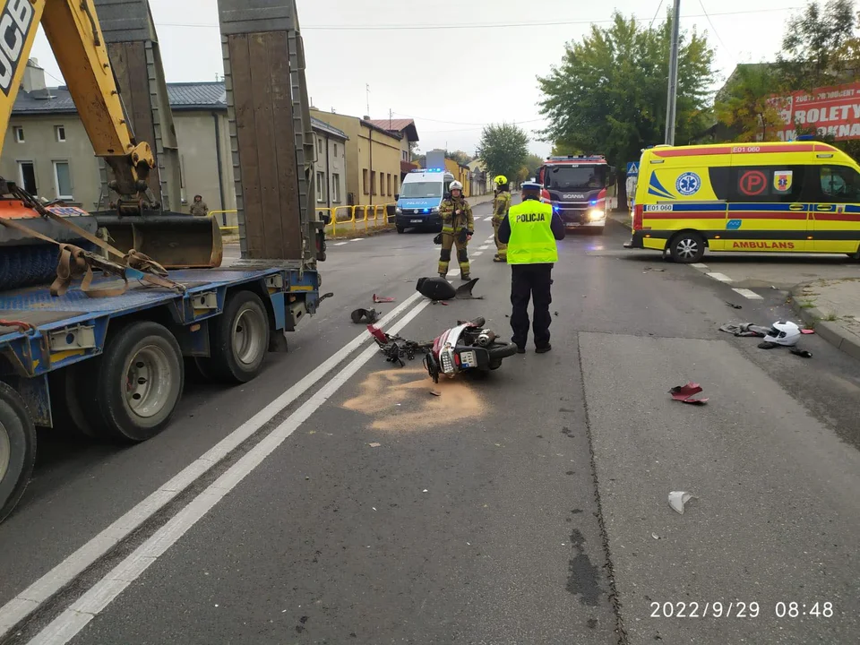 Aleksandrów Łódzki. Koszmarny wypadek z udziałem motoroweru i TIR-a - Zdjęcie główne