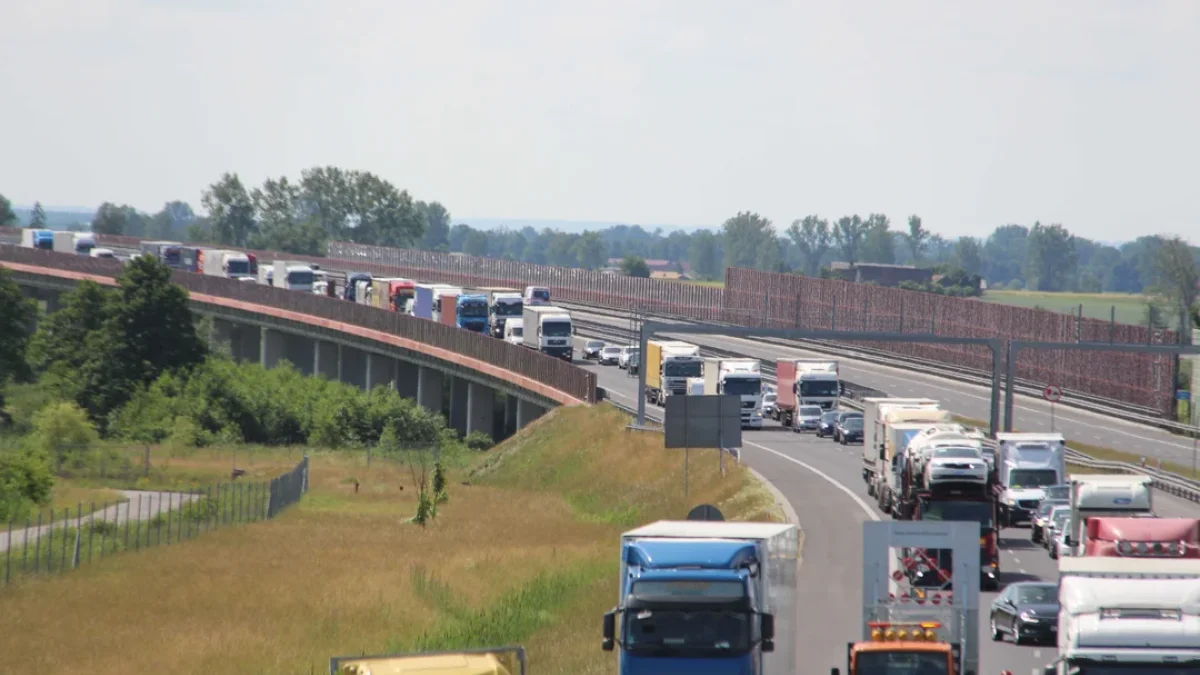 Utrudnienia na autostradzie A1. Kierowcy mają problemy z przejazdem w obu kierunkach - Zdjęcie główne