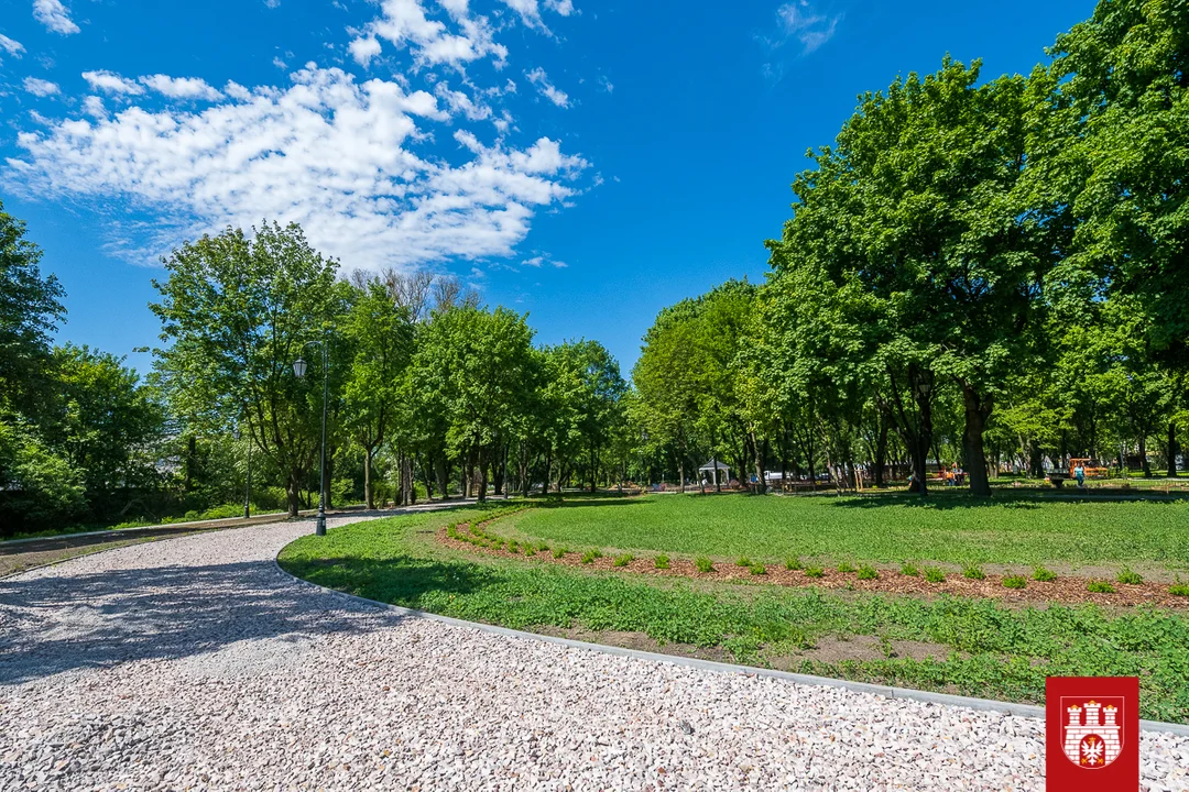 Prace w parku miejskim idą pełną parą. Jak prezentuje się po modernizacji? [zdjęcia] - Zdjęcie główne