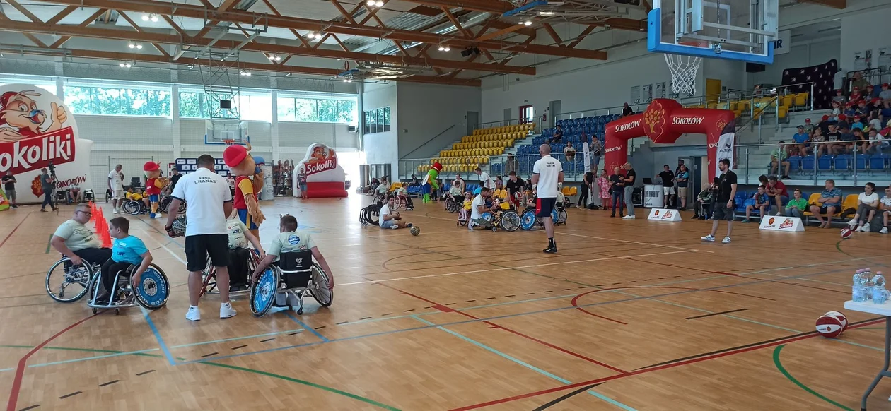 Marcin Gortat w Zgierzu gościł nie po raz pierwszy. Po raz pierwszy natomiast poprowadził trening koszykówki dla niepełnosprawnych młodych zgierzan