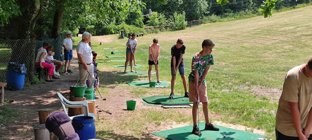 Golf nie musi być sportem dla snobów. W Zgierzu sezon rozpoczęła strzelnica golfowa. - Zdjęcie główne