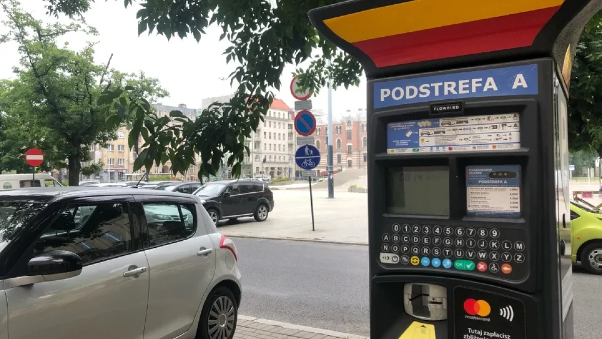 Zgierzanie mogą zapłacić więcej za parking w Łodzi. Co na to mieszkańcy? - Zdjęcie główne