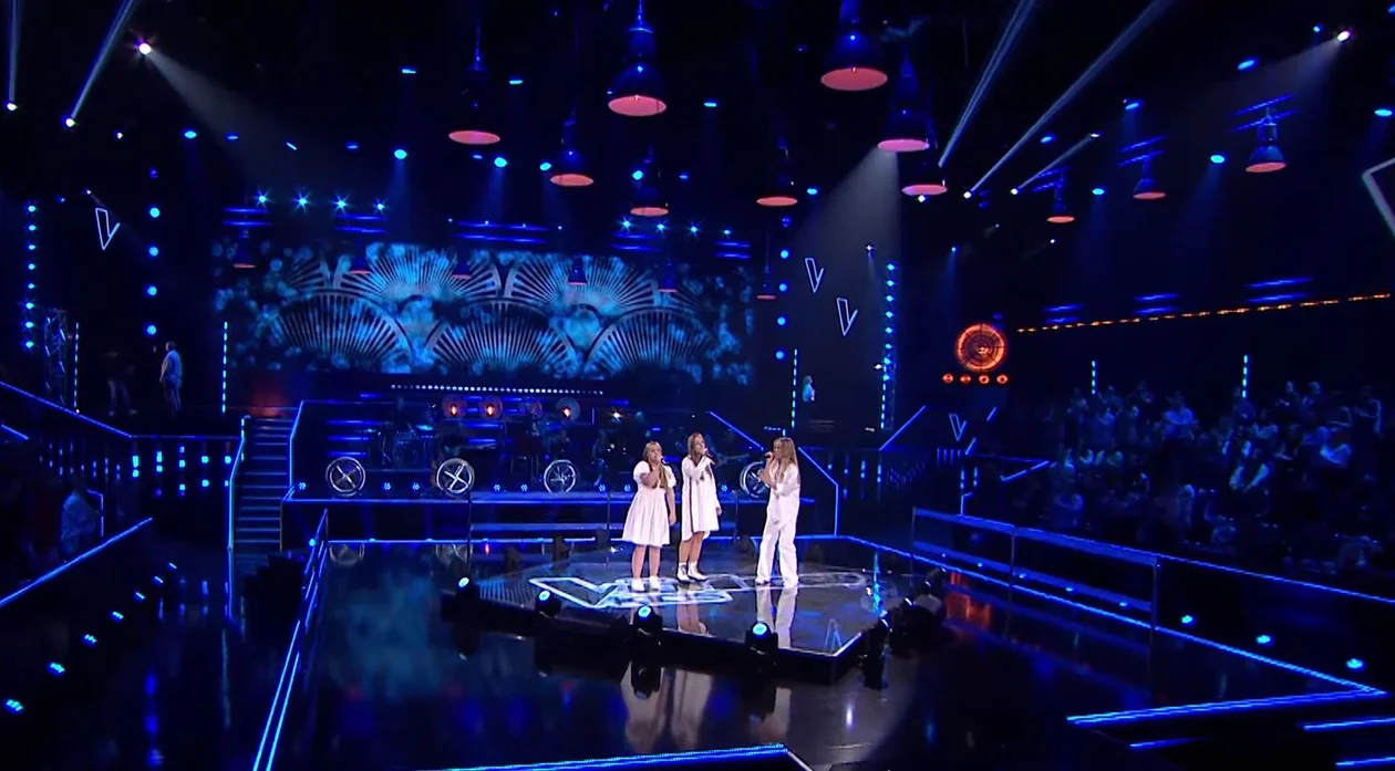 Alicja Górzyńska z Łodzi (w środku) przeszła do kolejnego etapu The Voice Kids