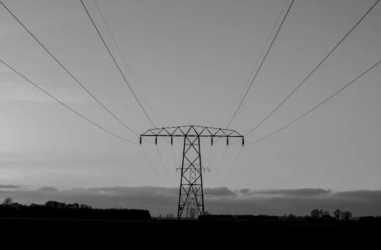 Wiele godzin bez prądu w Zgierzu? Sprawdź planowane wyłączenia energii w regionie [lista] - Zdjęcie główne