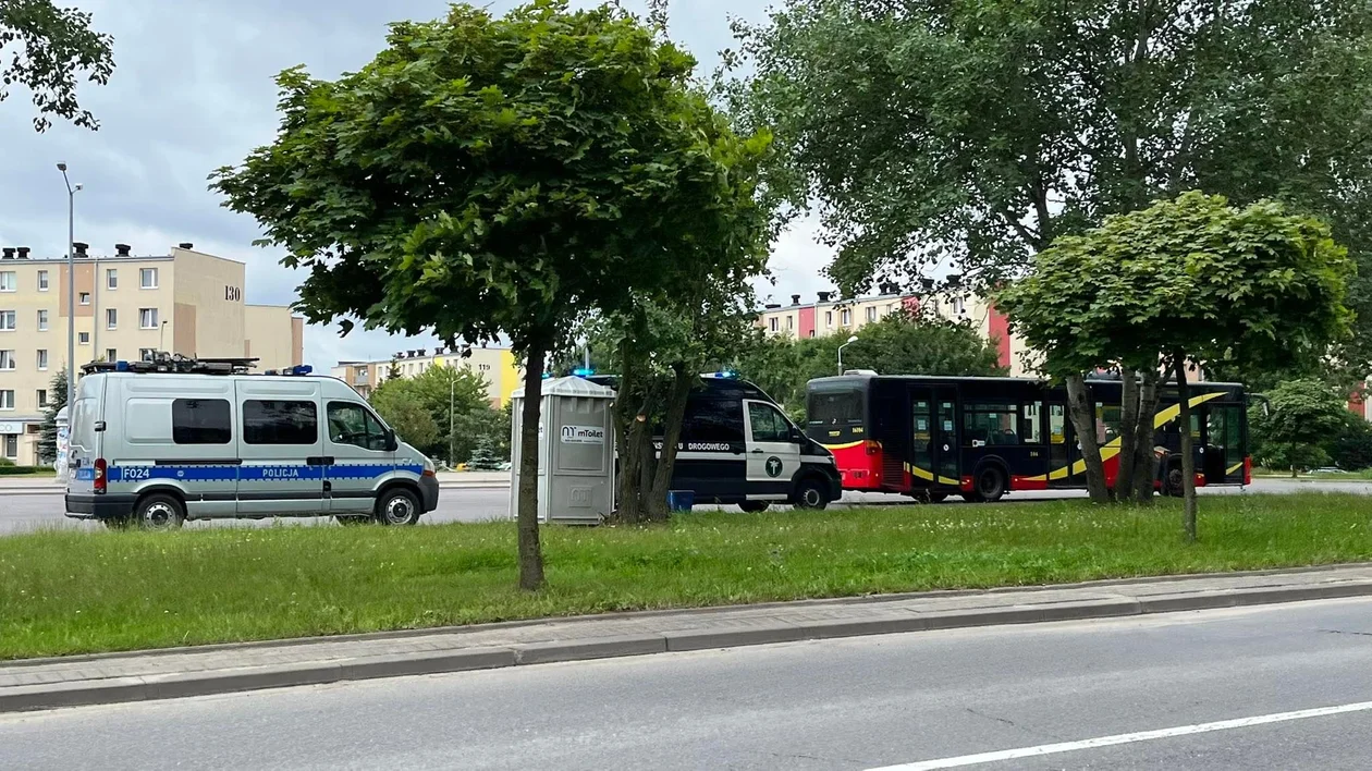 Zabawa z Markabem w pomidora. Coś, co wszędzie jest publiczne, w Zgierzu jest tajne. Także dla dziennikarzy - Zdjęcie główne