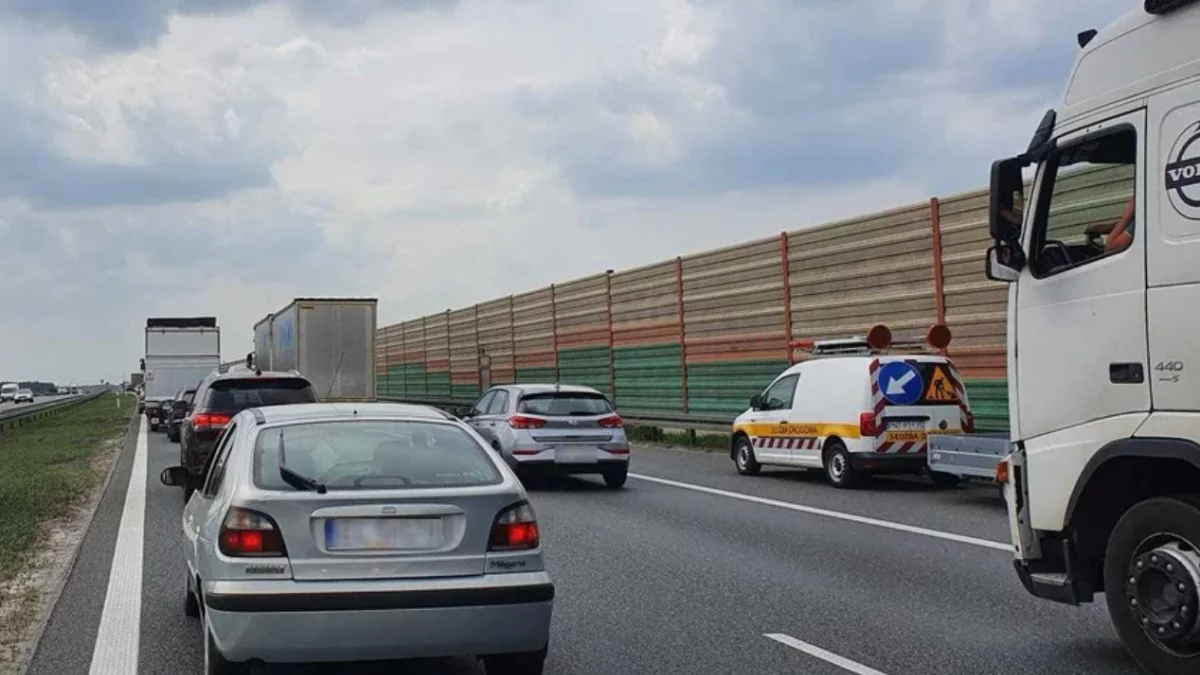 Utrudnienia na autostradzie A2. Zderzyły się dwie ciężarówki - Zdjęcie główne