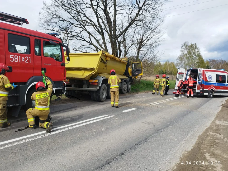 Wypadek w Dąbrówce Wielkiej. Utrudnienia w ruchu - Zdjęcie główne