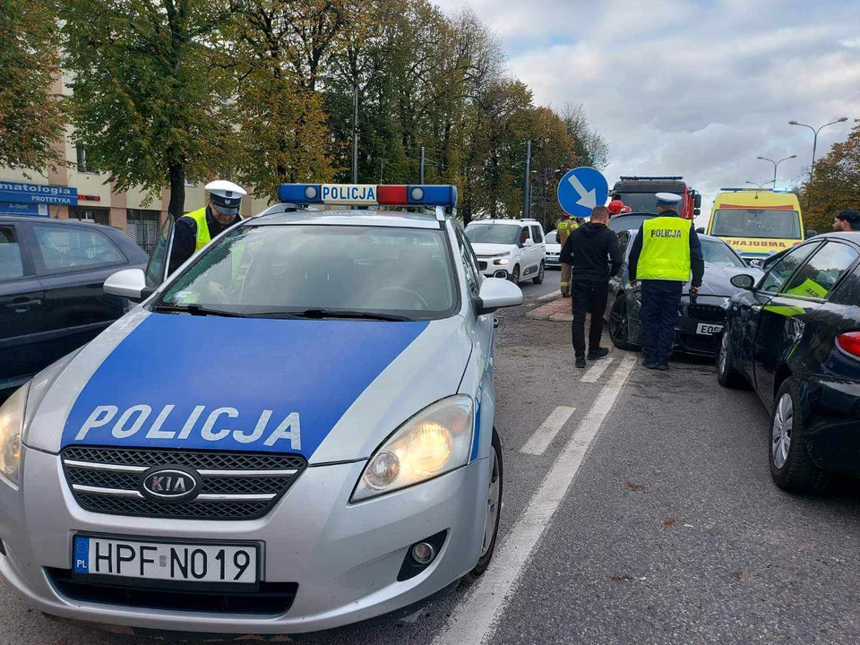 Karambol w Zgierzu. Uwaga na utrudnienia dla kierowców - Zdjęcie główne