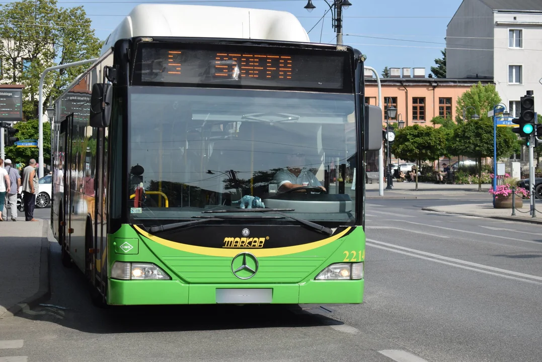 Kobieta na wózku niewpuszczona do autobusu w Zgierzu? Pasażerowie oburzeni, Markab wyjaśnia - Zdjęcie główne