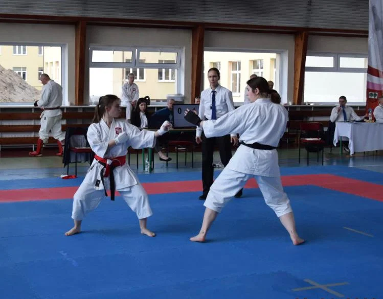 Policjantka z powiatu zgierskiego mistrzynią Polski w karate. Zdobyła cztery medale!  - Zdjęcie główne