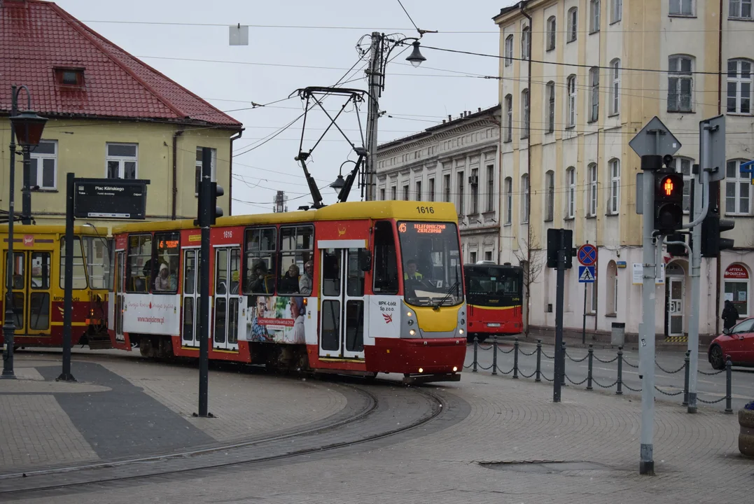 Łódzkie MPK z ważnym apelem do kierowców. „Szybkie zakupy” to nie powód do blokowania tramwajów - Zdjęcie główne