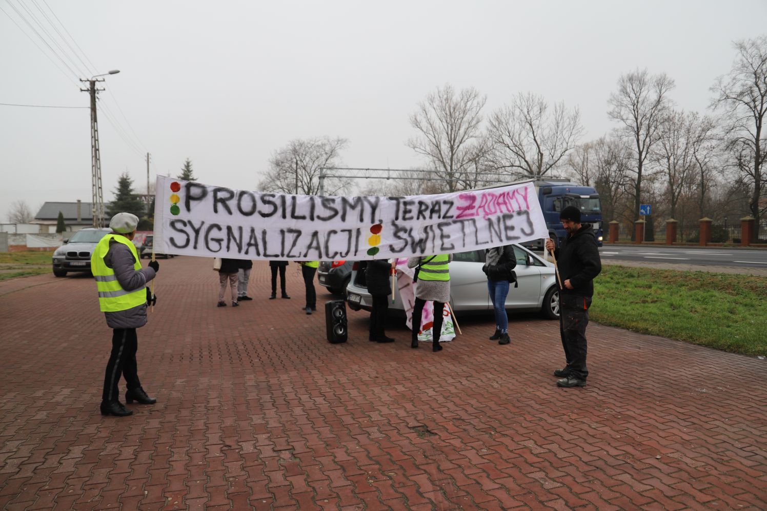 W piątek mieszkańcy gminy Bedlno (pow. kutnowski) protestowali żądając poprawy bezpieczeństwa po niedawnym śmiertelnym wypadku