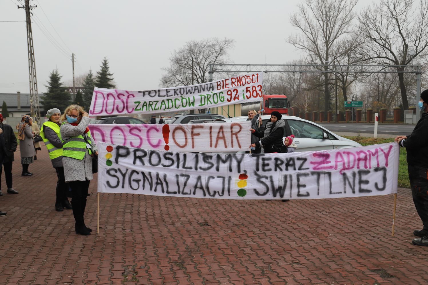 W piątek mieszkańcy gminy Bedlno (pow. kutnowski) protestowali żądając poprawy bezpieczeństwa po niedawnym śmiertelnym wypadku