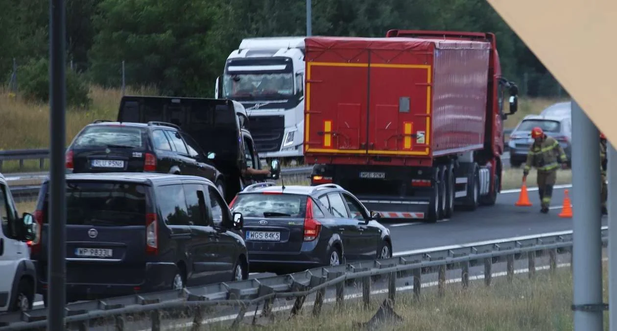 Wypadek na autostradzie A2. Jest ofiara śmiertelna - Zdjęcie główne