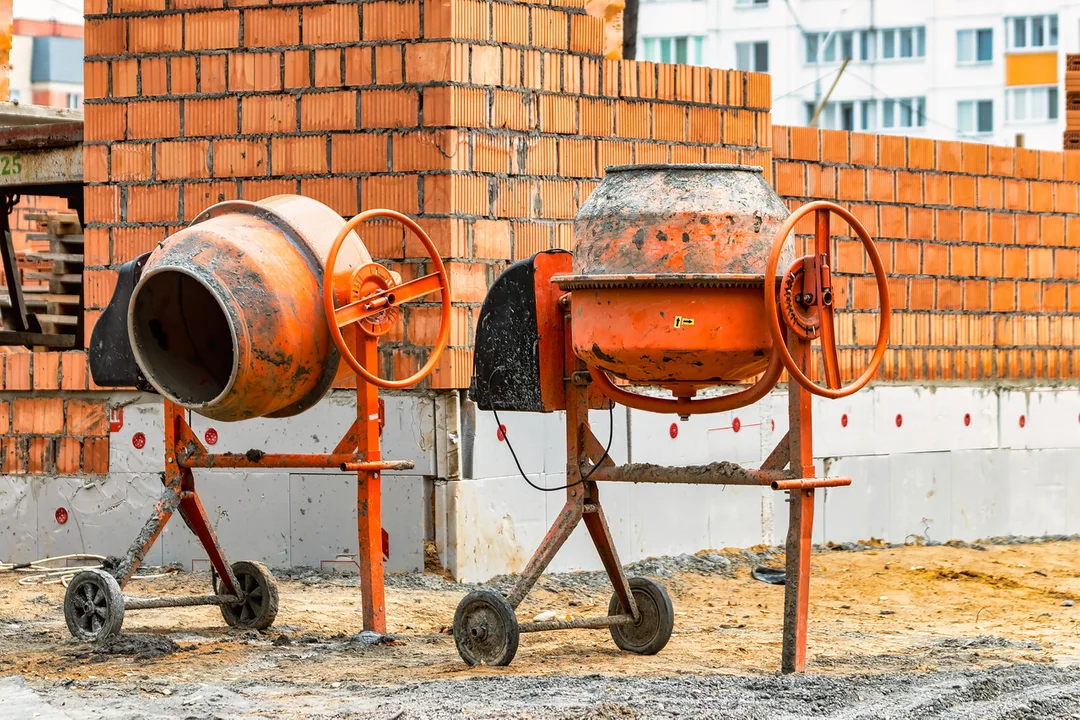 Łódź: wypożyczalnia sprzętu budowlanego, czyli profesjonalne maszyny do Twojej dyspozycji. Dlaczego warto korzystać z takich usług? - Zdjęcie główne