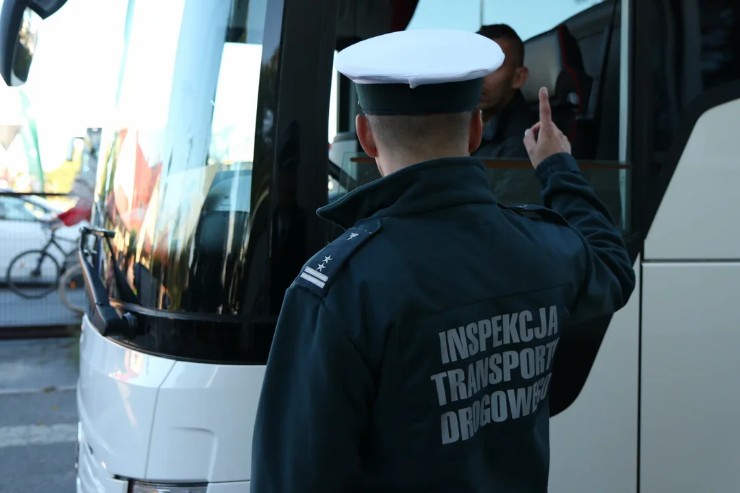 W całym kraju przeprowadzono kontrole autobusów wożących dzieci. Rodzicu, w każdej chwili możesz o taką poprosić! - Zdjęcie główne