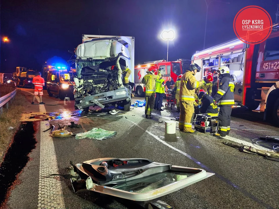 Wypadek z udziałem dwóch ciężarówek na autostradzie A2. Blokada w kierunku Warszawy - Zdjęcie główne