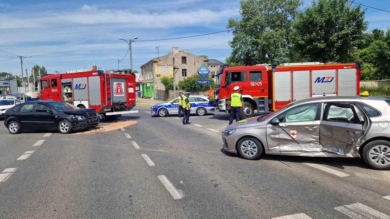 Wypadek w Zgierzu! Ranna kobieta w ciąży! Mamy wstępne ustalenia policji [foto] - Zdjęcie główne