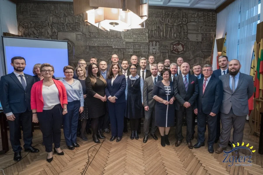 Zgierscy radni potrafią być biedni i bogaci zarazem. Przynajmniej niektórzy - Zdjęcie główne