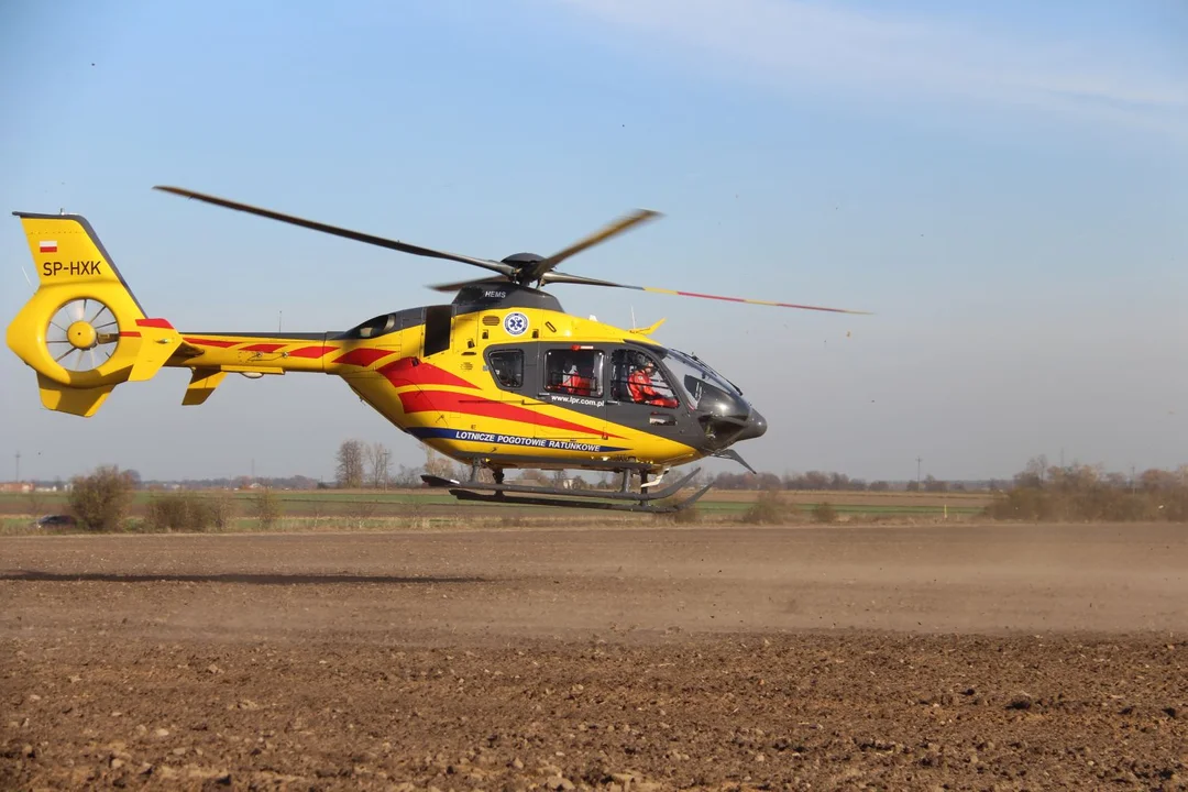 Wypadek śmiertelny w powiecie zgierskim. Nie żyje rowerzysta - Zdjęcie główne