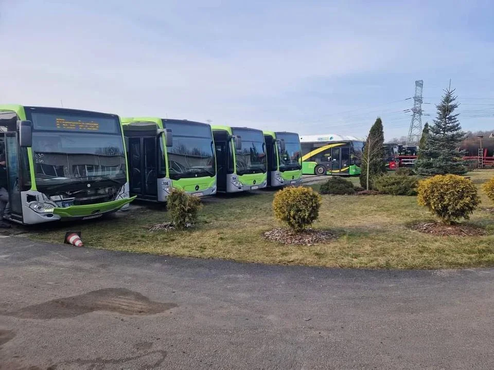 Brak przystanków lub niebezpieczeństwo na drodze? Mieszkańcy Łodzi i Zgierza są pytani jak im się jeździ do pracy - Zdjęcie główne