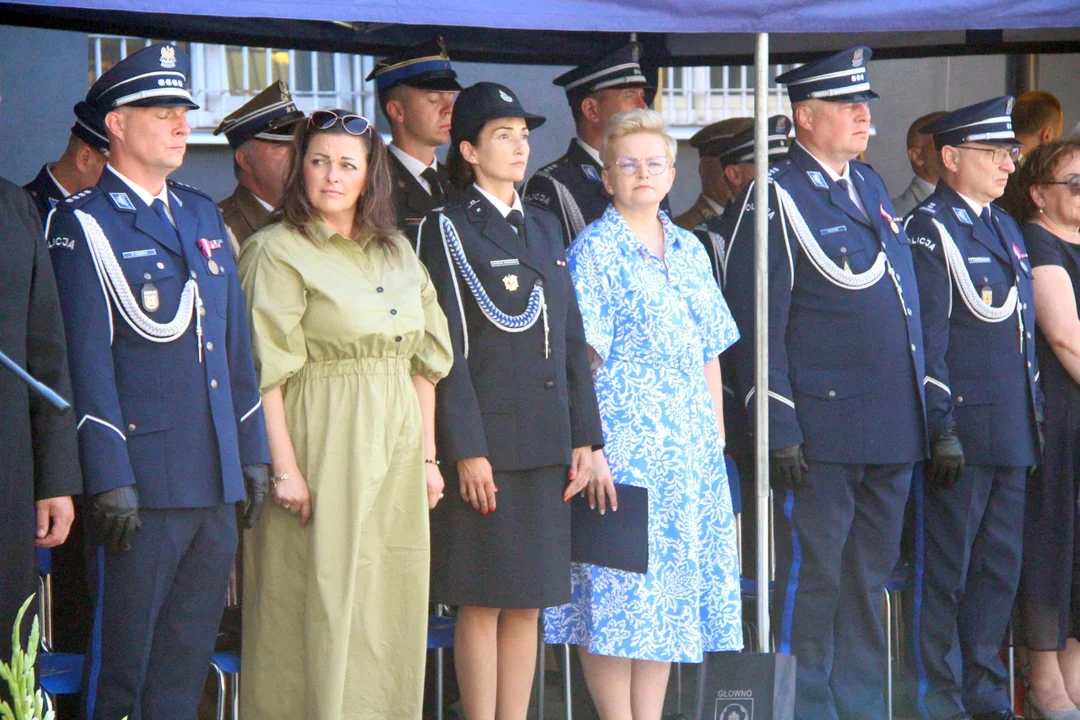 Policjanci ze Zgierza świętują. Część otrzymała medale, inni awansowali [ZDJĘCIA] - Zdjęcie główne