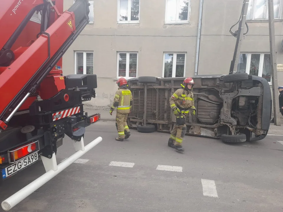 Wypadek w Zgierzu. Policja, straż i pogotowie na miejscu. Fatalnie to wygląda [zdjęcia] - Zdjęcie główne