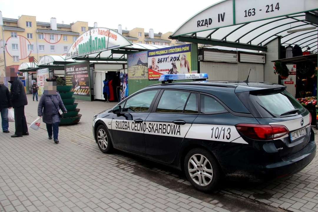 Szukają chętnych do służby celnej, wystarczy mieć średnie wykształcenie. Jakie zarobki? - Zdjęcie główne