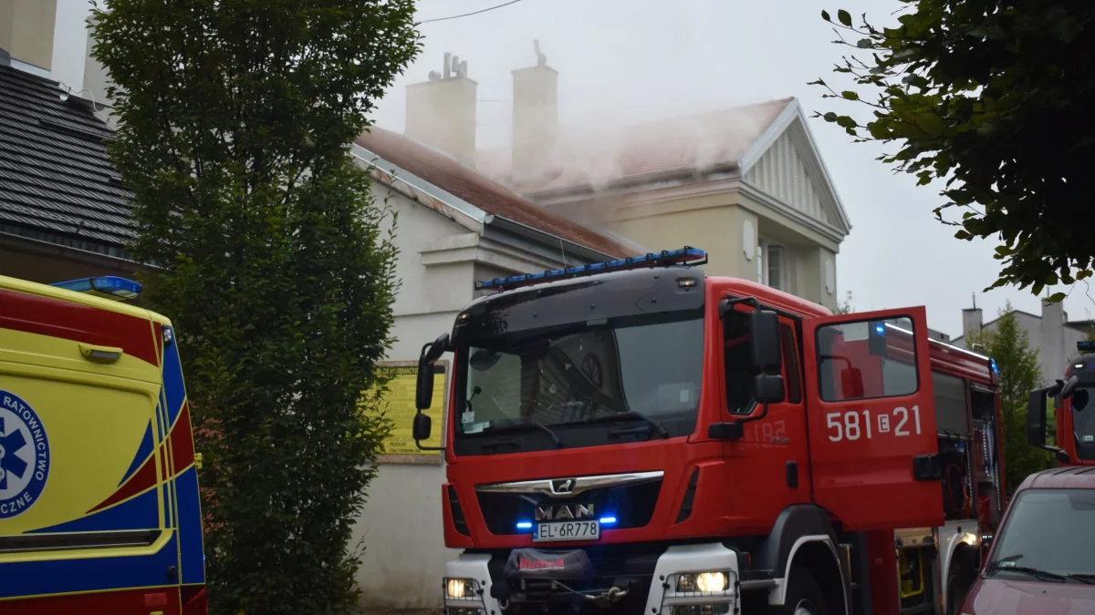 Pożar w Zgierzu gaszono kilka godzin. Co dalej z mieszkańcami? [ZDJĘCIA] - Zdjęcie główne