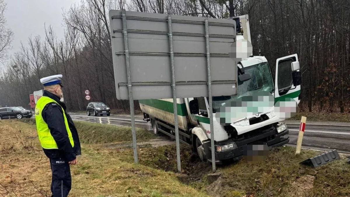 Karambol przy wjeździe na autostradę A2. Droga jest całkowicie zablokowana [AKTUALIZACJA] - Zdjęcie główne