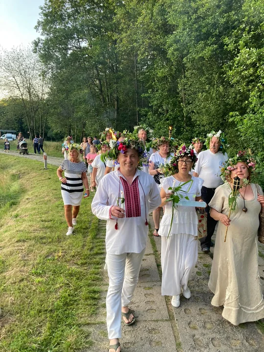 Święto wody i ognia w Dzierżąznej. Zespół folkowy Baciary przyciągnął tłumy [zdjęcia] - Zdjęcie główne