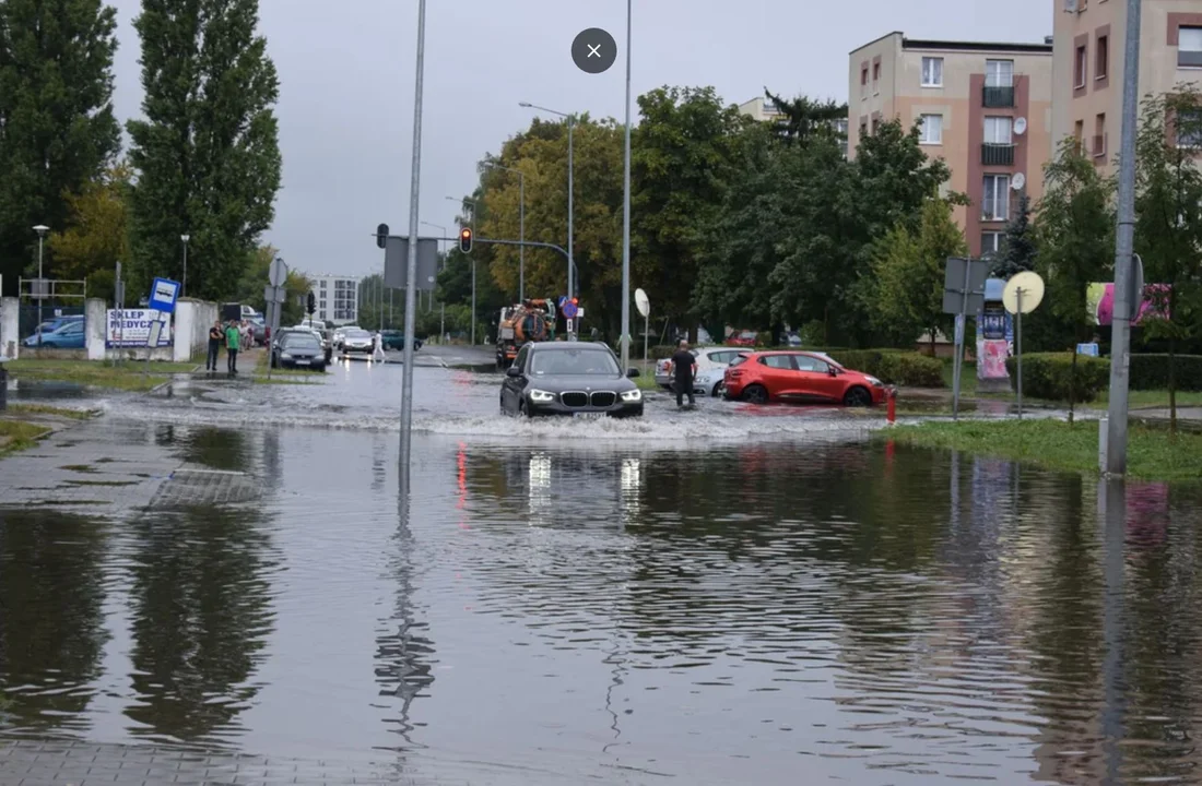 Burza i ulewa w Łódzkiem. Setki interwencji strażaków. Ponad 20 w powiecie pabianickim - Zdjęcie główne