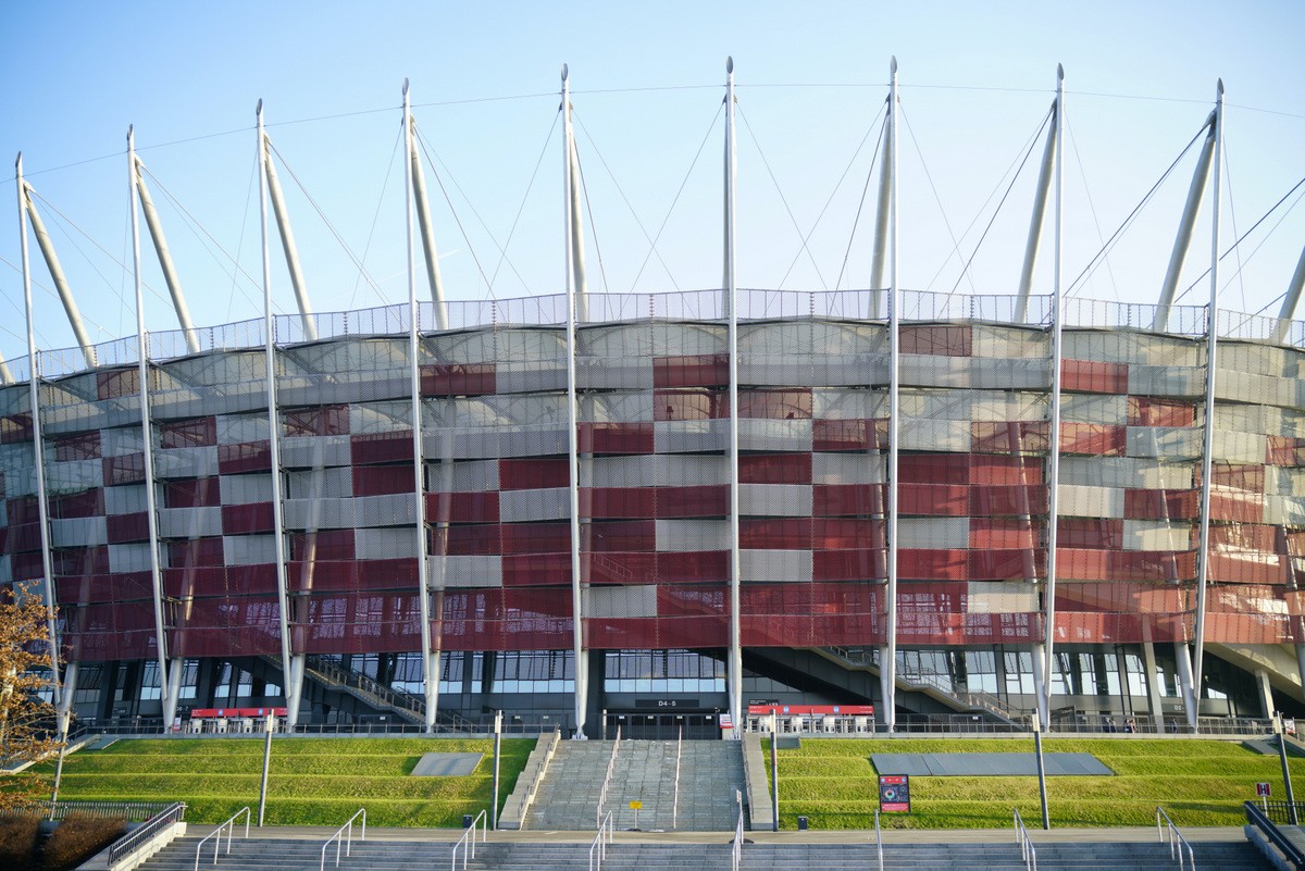 Warszawa zagrodzi parking przy Stadionie. Koniec driftu pod Narodowym - Zdjęcie główne