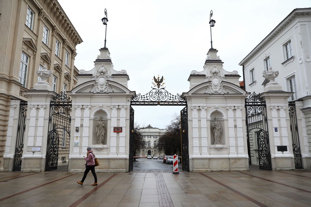 Uniwersytet Warszawski podjął decyzję nt. formy nauki - Zdjęcie główne